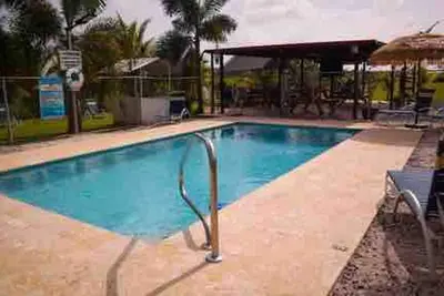 Cabin Retreat for Group with Pool