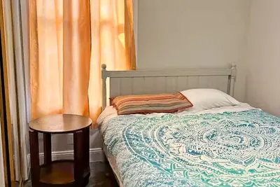 Image de C-house - a spacious house in Vallejo