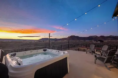Image de Kanab Desert Escape | Hot Tub, Stargazing, Views