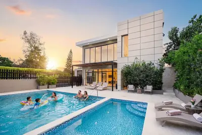 Image de Modern 3br Oasis w/ Pool – 10 min to Sti Airport
