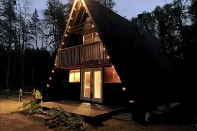 Image de Secluded A-frame Loft Cabin on Lincoln Hills Trails Firepit Atv Friendly!