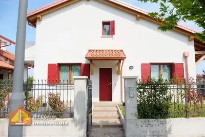 Image de Villa « Mascagni 01 » avec terrasse privée, jardin privé et climatisation