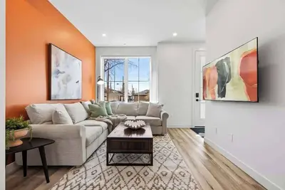 Image de Rooftop Patio | King Bed | 2 Ensuites + Garage