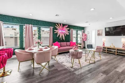 Image de Girls Getaway In Houston| Sleeps 6+| 10 Min Nrg