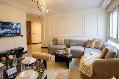 Image de Rare à Casa 2br | Grande Terrasse | Parking Inclus