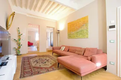 Parlisium in Piazza Anfiteatro- Lucca