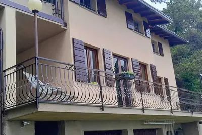 Image de Apartment with balcony and garden in a villa with spectacular lake views