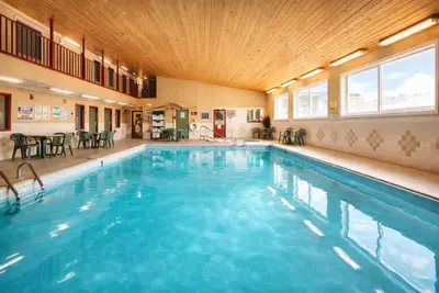 Image de Devils Lake Stay near Lakewood Landing | Free Parking & Indoor Pool Access!