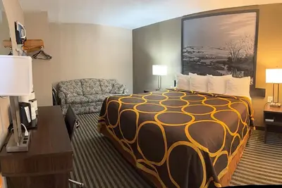 Image de Budget-friendly Stay Near Restaurants and Local Attractions + Free Parking