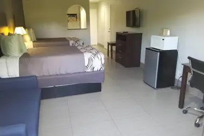 Image de 4 Quiet & Clean Rooms w/ Free Parking - Perfect for a Visit to Houston’s East