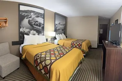 Image de 2 Charming Rooms Near Restaurants & Local Attractions | Free Breakfast & Parking