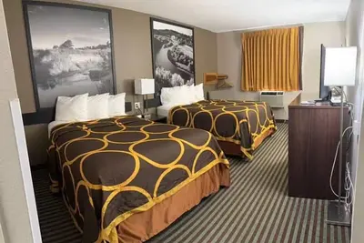 Image de 3 Peaceful Rooms w/ Free Parking & Near Restaurants—Peaceful Weekend Stay