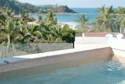 Image de A modern two-bedroom apartment, just a few meters from the beach.