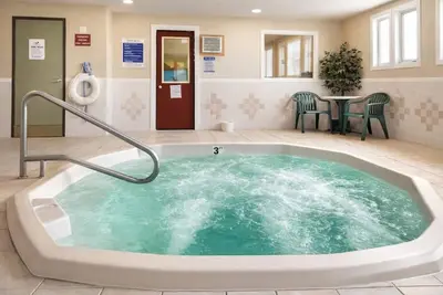 Image de 3 Accommodations near Quentin Burdick Sports Arena | Pool Access & Free Parking