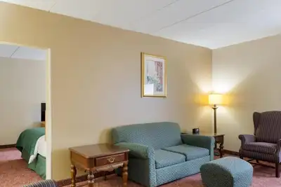 Image de 2 Budget-Friendly Rooms near Fresco Smithfield | Free Parking & Pool Access