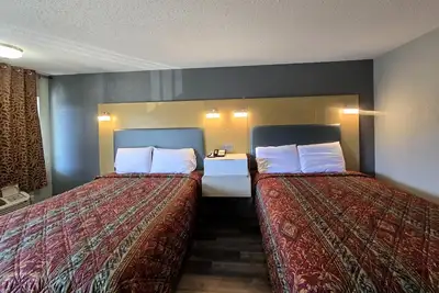 Image de 2 Relaxing Units | Modern Comfort in a Central Location with Easy Access