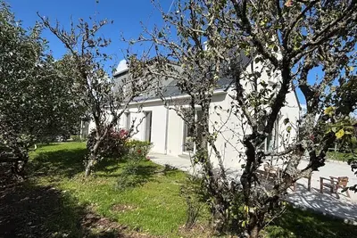Image de Maison au calme refaite à neuf, bourg et plages à pied, à Locmariaquer