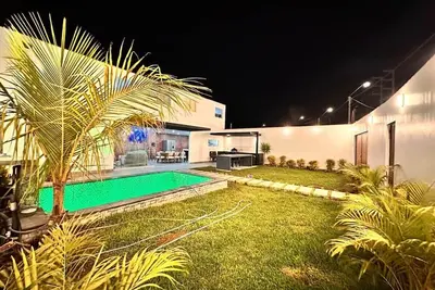 Image de Moderna casa con piscina en ica