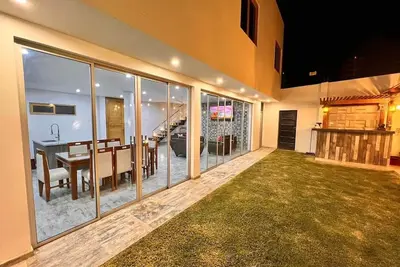Image de Casa de estreno con piscina, parrilla, jardín