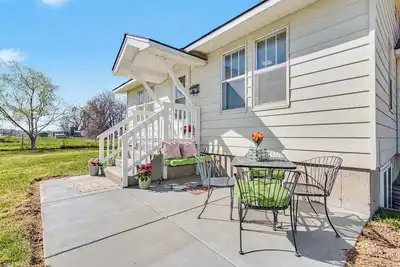 Image de Renovated Farmhouse Retreat | Patio | Peaceful