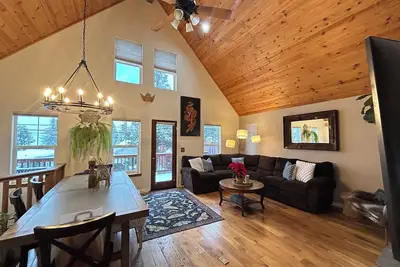 Image de Ski, Golf, Shop, Party! Walkable to downtown Truckee!