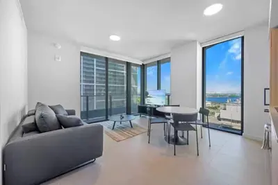 Image de 2b2b Luxury High Floor w/ Balcony - Near Metro & Bright