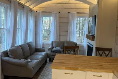 Image de Backyard Tiny House in the Woods