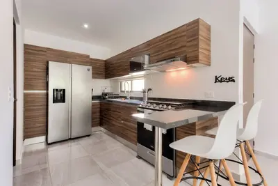 Image de Beautiful, modern and spacious on Long Island. Pool view and 24/7 security