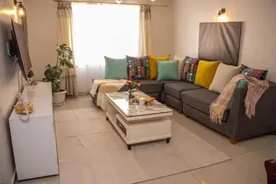 Image de Essy's Homely Furnished 2Br Apt with Gym & Pool