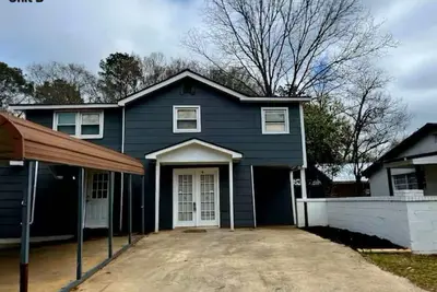 Entire Unit B - Classic & Spacious-2br