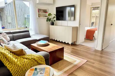 Image de The Salty Grove - A Retro Coastal Cottage