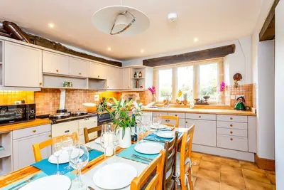 Image de Abbeville Barn - Quatre Chambres Villa, Couchages 11