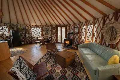Image de Secluded Off-Grid Yurt with Forest Access, Orchard & Gardens