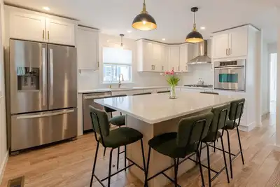 Image de Charming Wakefield Retreat - Walk to Main Street, Dining, Bike Path & Narragansett