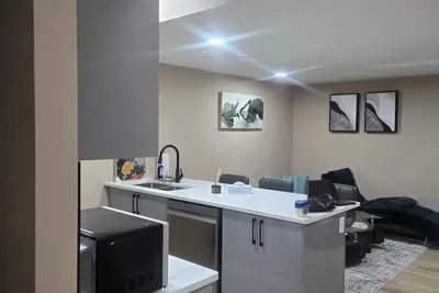 Image de \"Stylish, Unwind, Convenient - The Ideal Home Away From Home\"