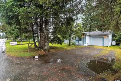 Image de \"The Alaska Cottage\" celebrates Se Alaska as a destination for over 100 years.