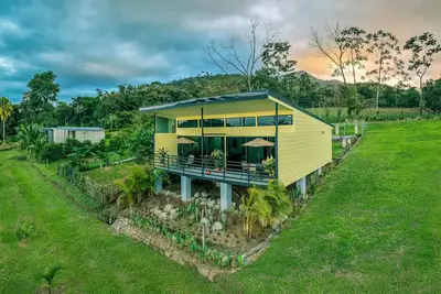 Image de Honeybee A: Private Jungle Bungalow w/ Resort Pool