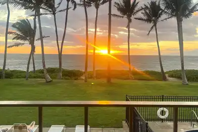 Image de Oceanfront Kihei Condo • Stunning Sunsets •  Beach Access •  Maui Getaway