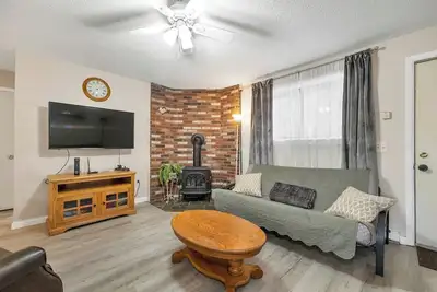 Image de Condo Ideal location. Ski, Shop, Hike.