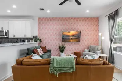 Image de Hot Tub & Theater • Near Nrg & Med Center