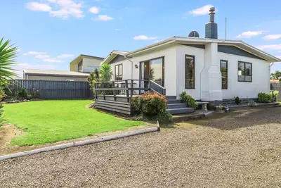 Image de Hosts on the Coast Dundas Delight