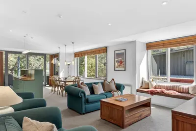 Image de Squatters Run 8: central ski-view stay w/ parking
