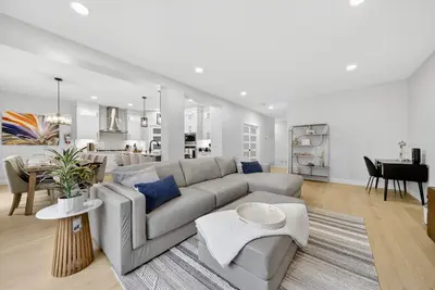 Image de Modern Luxury 6br Home •Sleeps12•12 mins Airport