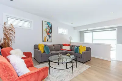 Image de Where Luxury Feels Like Home | Cozy, Comfy and Spacious 4-Bedroom Retreat