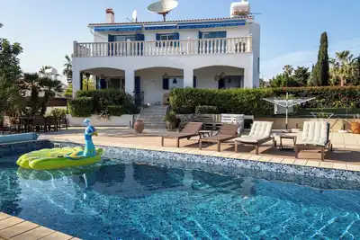 Image de 3+1 Br pool villa, privacy, 10 m. to beach w. cats
