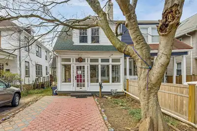 Image de Walk to Suburban Square! Ardmore Home w/ Deck