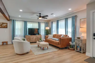 Image de Downtown Modesto Gem! Updated Family Home