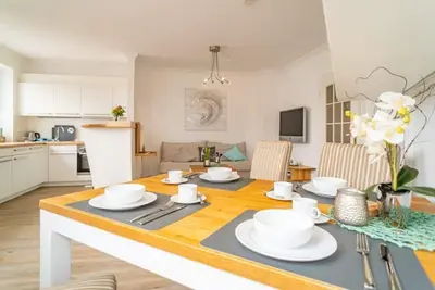Image de Modern and central apartment for 4 persons with balcony, parking space, Wlan.