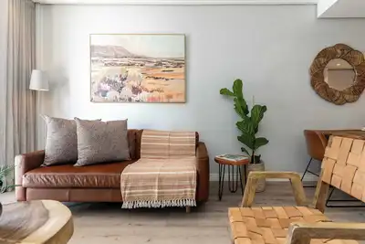 Eagle's Nest - Luxe 2br with panoramic views, pool