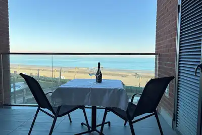 Image de Appartement élégant avec vue sur la mer